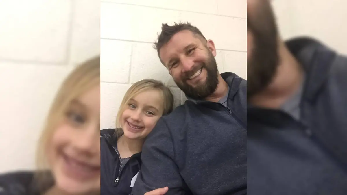 Emerson Kate Cole mit ihrem Vater