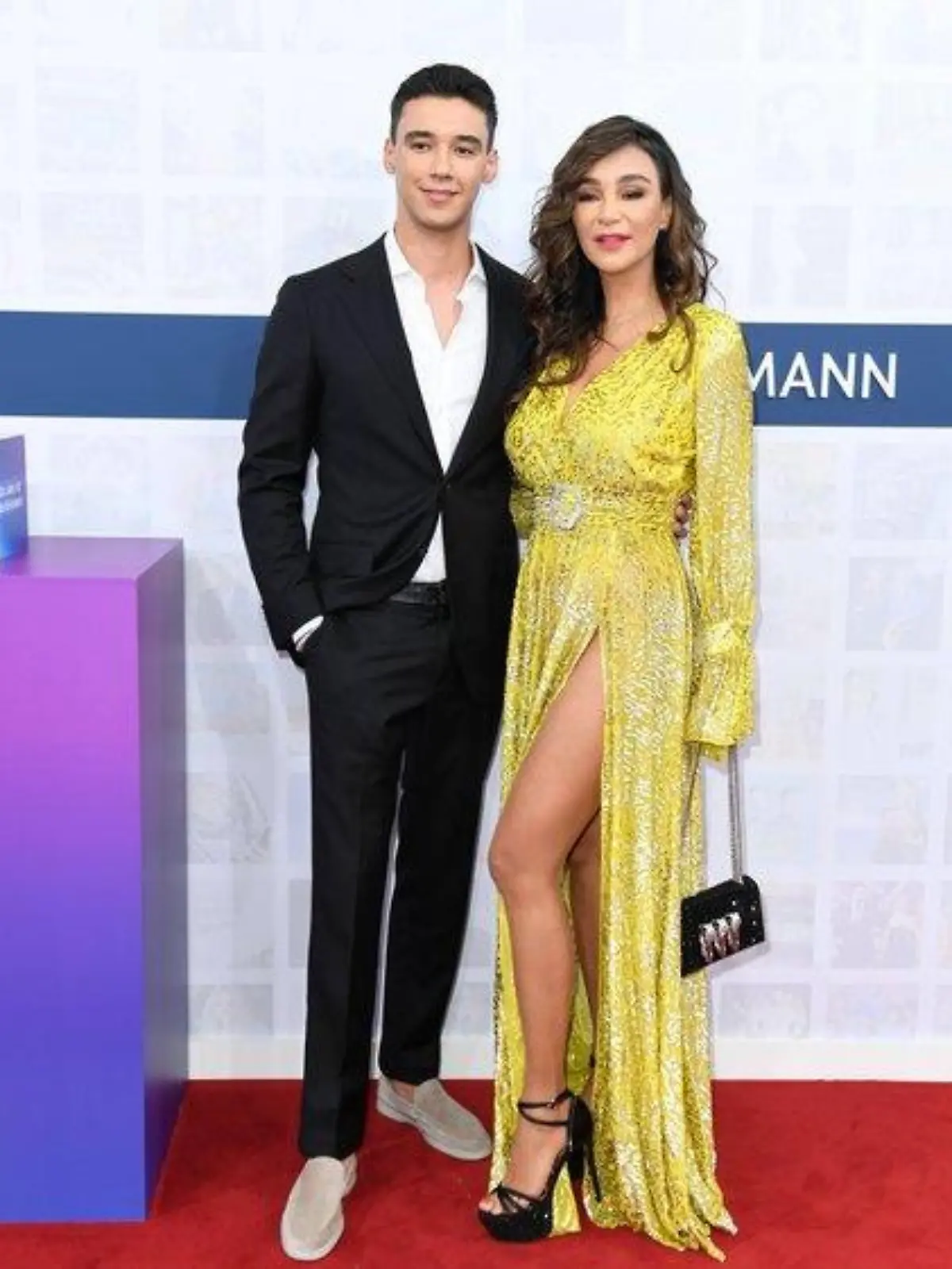 Verona Pooth in Knallgelb stiehlt sie allen die Show