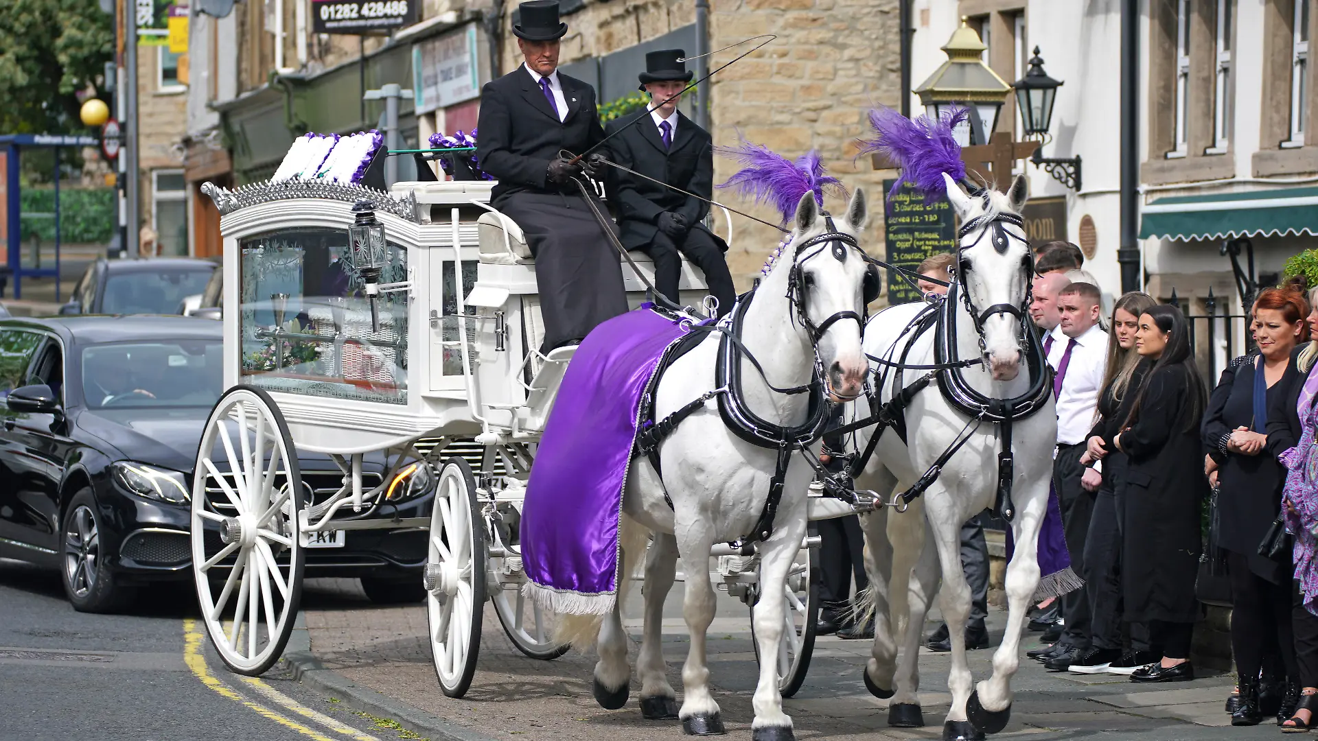 Katie Kenyon funeral. A horse drawn hearse arrives for the funeral of murdered mother of two Katie Kenyon, whose body was found in the Forest of Gisburn, six days after she went missing, at St Leonard's Church, Padiham, near Burnley in Lancashire. Picture date: Friday May 20, 2022. See PA story FUNERAL Kenyon. Photo credit should read: Peter Byrne/PA Wire URN:66994785