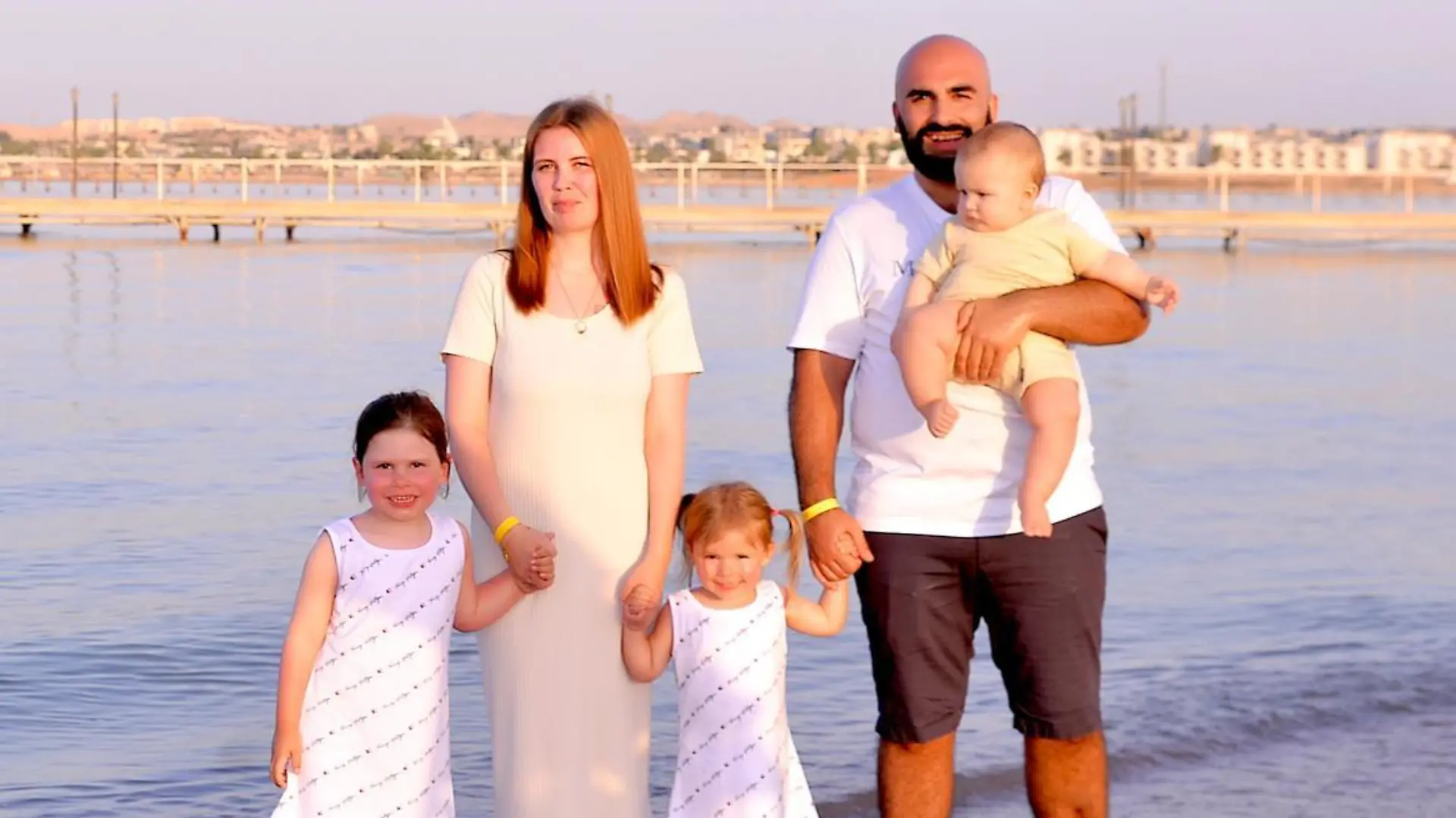 Samantha und ihre Familie im Urlaub - sie haben sich an RTL gewandt, weil sie Angst um ihr Geld haben