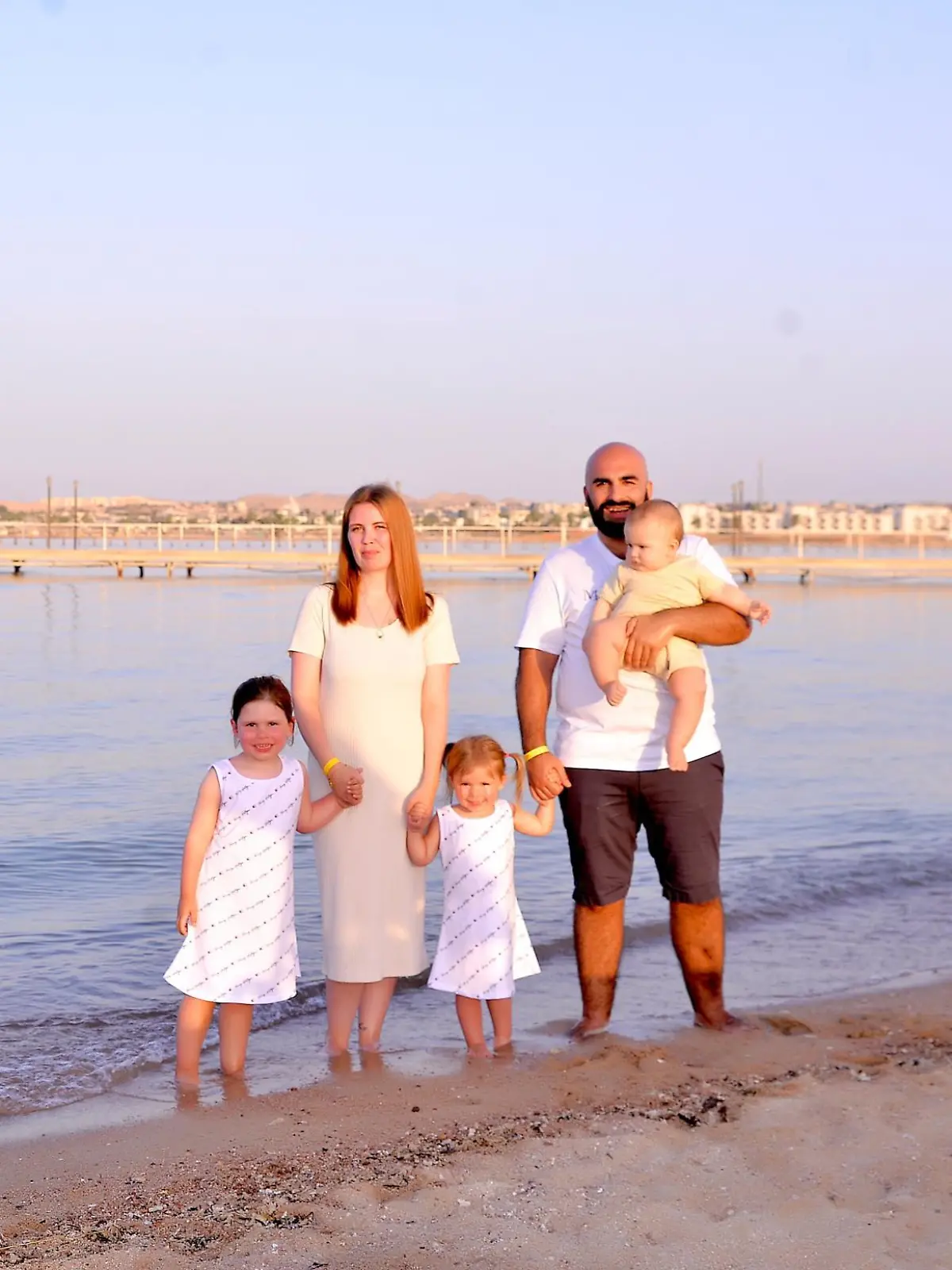 Samantha und ihre Familie im Urlaub - sie haben sich an RTL gewandt, weil sie Angst um ihr Geld haben