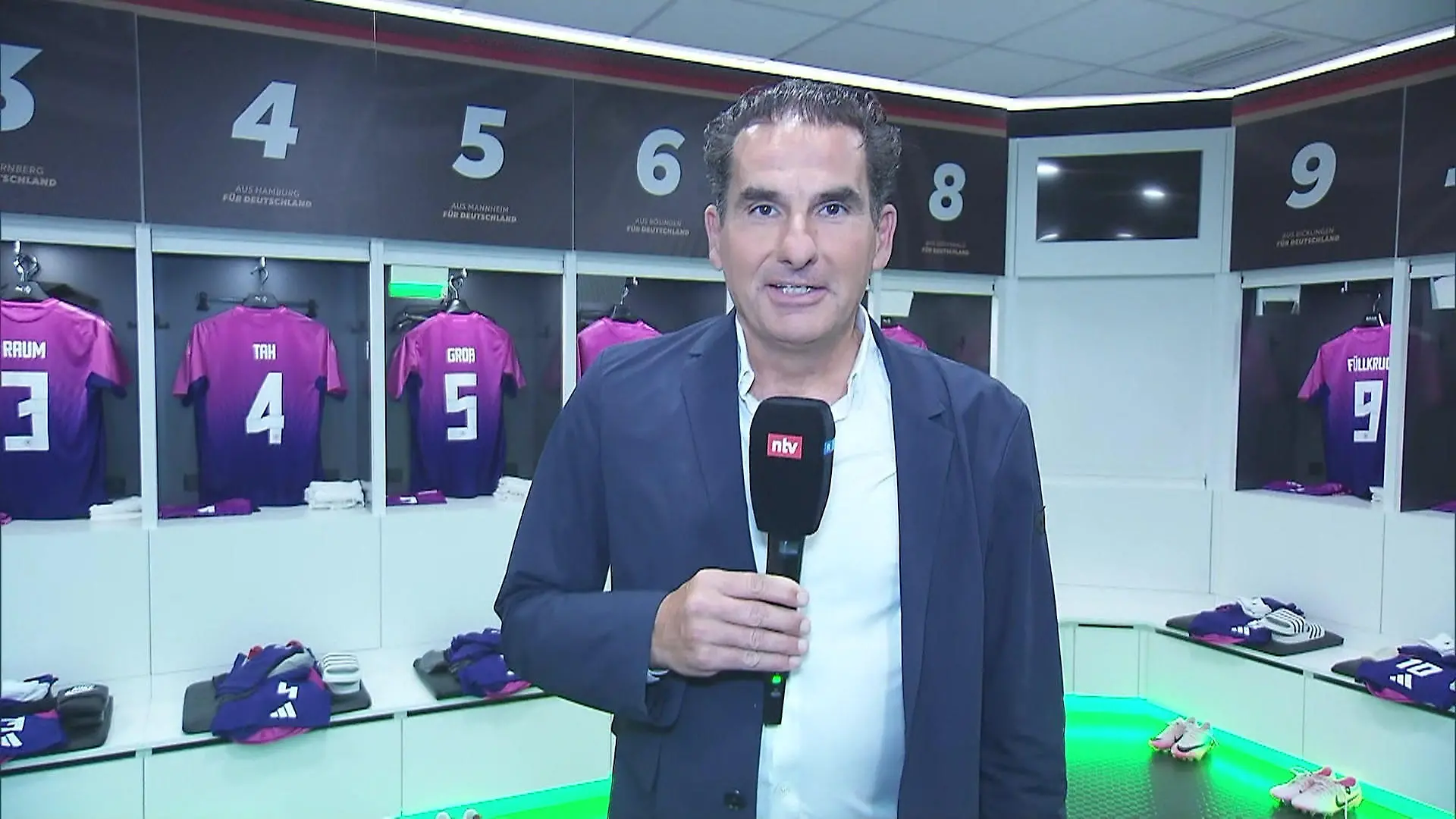RTL-Reporter gibt geheimen Kabinen-Einblick So sieht es in der DFB-Kabine aus