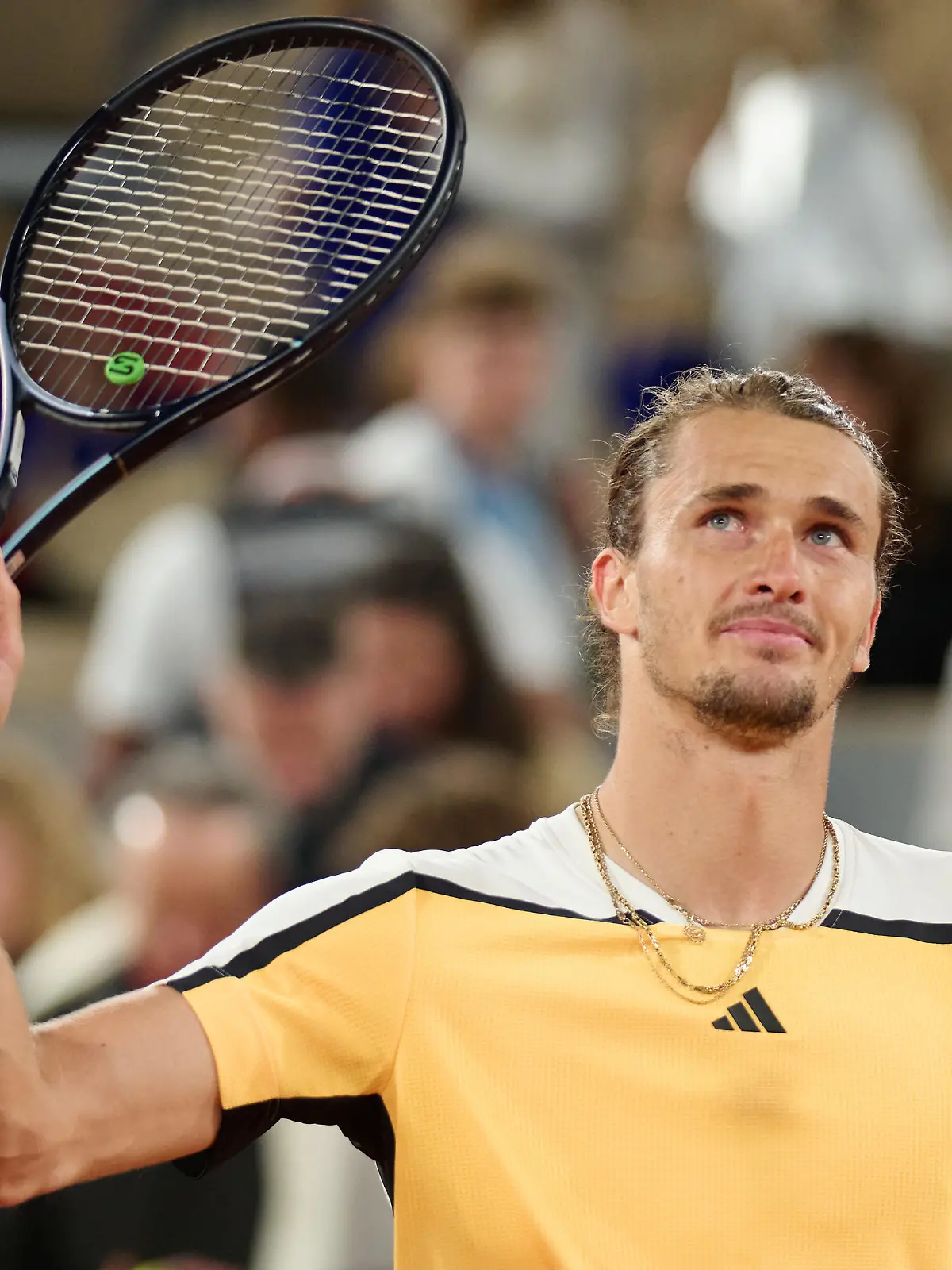 (240606) -- PARIS, June 6, 2024 (action press/Xinhua) -- Alexander Zverev celebrates the victory after the men's singles quarterfinal match between Alexander Zverev of Germany and Alex de Minaur of Australia at the French Open tennis tournament at Roland Garros, Paris, France, June 5, 2024. (action press/Xinhua/Meng Dingbo) / action press