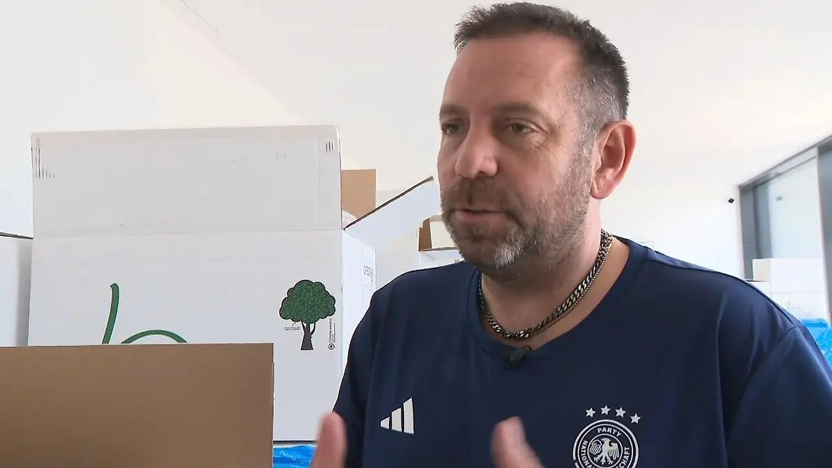 Nur aus der Ferne sehe sein Logo dem des DFB ähnlich, findet Ikke Hüftgold.