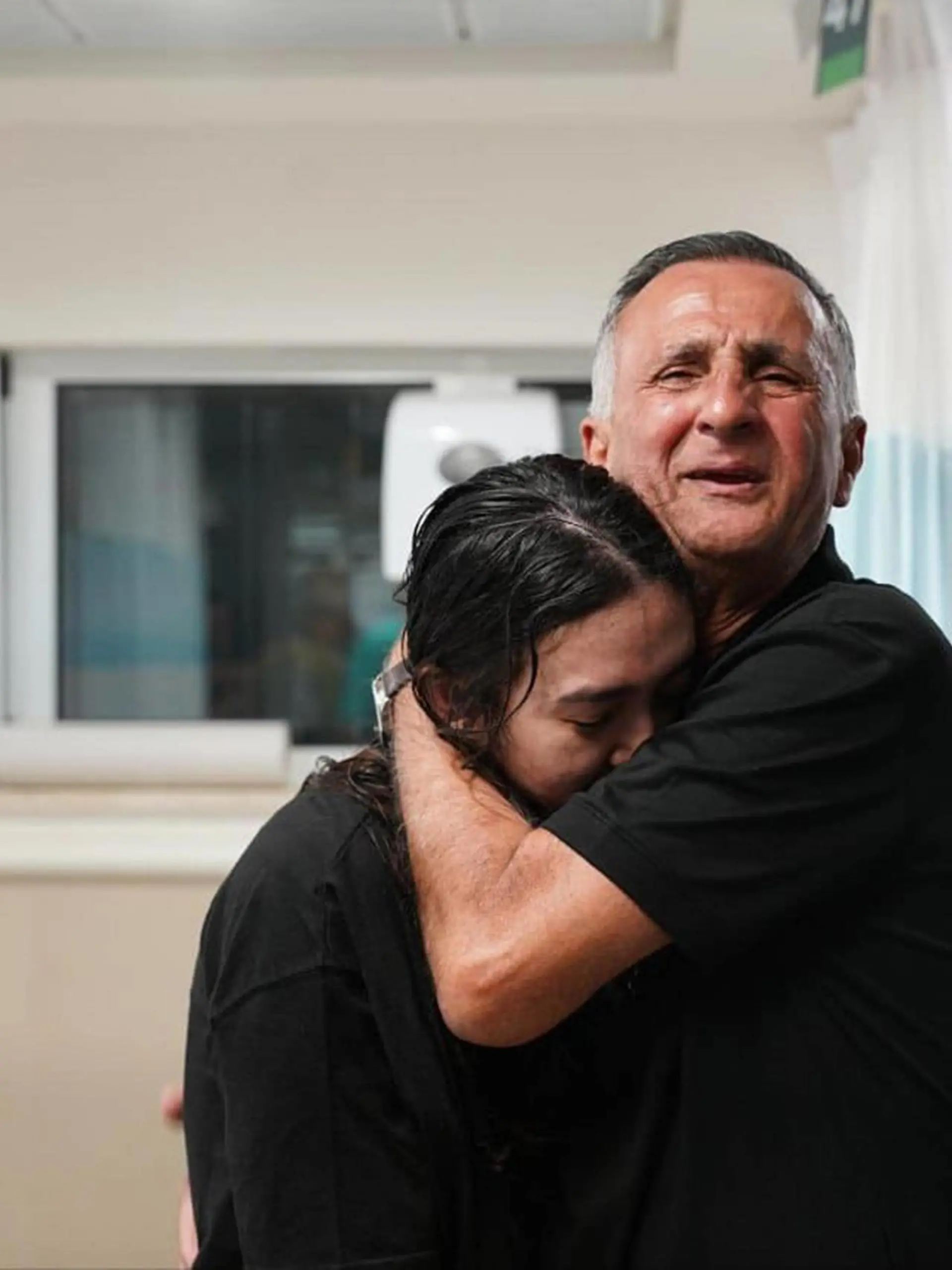 Noa Argamani 25 is reunited with her father after being rescued from Gaza in a special operation on Saturday, June 8. 2024. This morning, in a joint operation held by the Israel Defense Forces, ISA, and the Israeli Police. Three other Israeli hostages were rescued from Gaza during the rescue mission they are Almog Meir Jan 21, Andrey Kozlov 27, and Shlomi Ziv 40. Photo via Israel Foreign Ministry/ PUBLICATIONxINxGERxSUIxAUTxHUNxONLY WAX2024060804 ISRAELxFOREIGNxMINISTRY