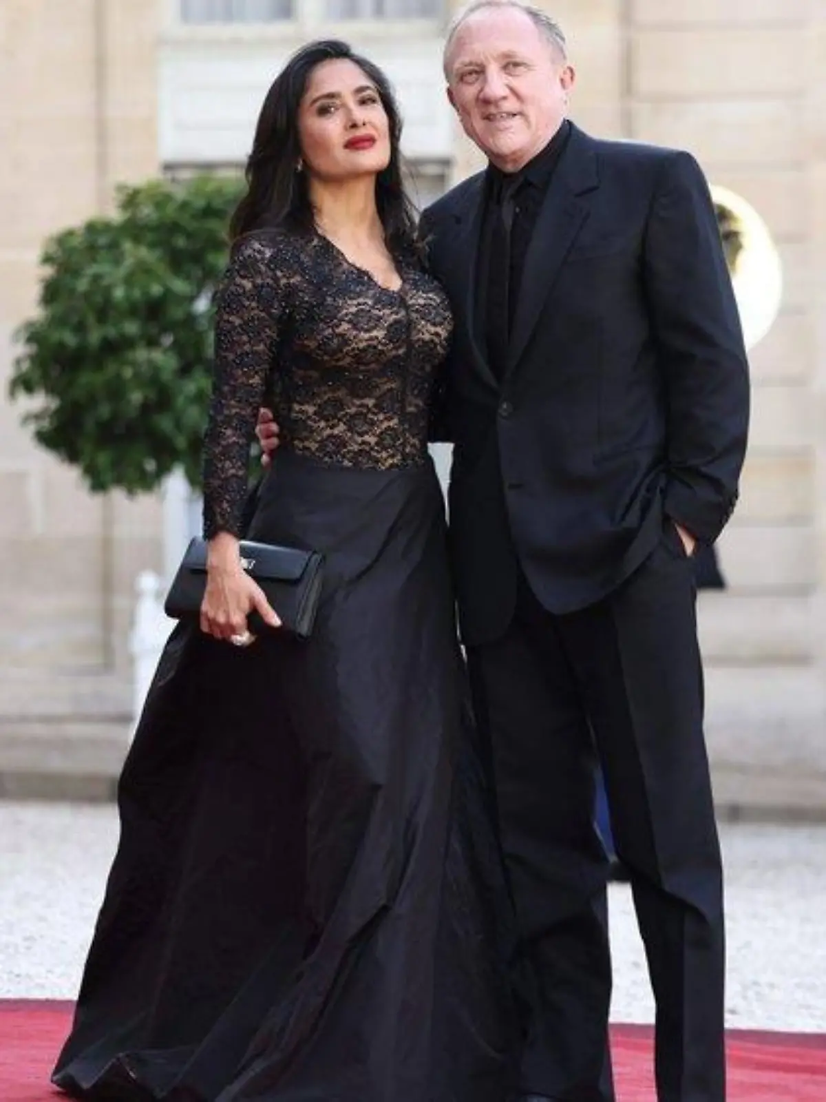 Im Élysée-Palast: Salma Hayek glänzt im gewagten Spitzenkleid