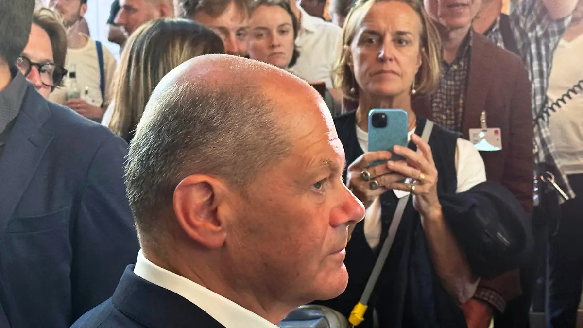 09.06.2024, Berlin: Bundeskanzler Olaf Scholz (SPD) reagiert bei der Wahlparty der SPD für die Europawahl in Deutschland. Die Europawahl begann am 6. Juni und in Deutschland wurde am 9. Juni gewählt. Foto: Michael Fischer/dpa +++ dpa-Bildfunk +++