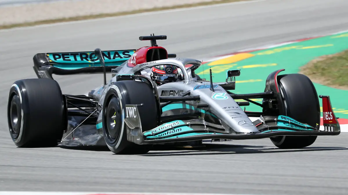  F1 Grand Prix of Spain George Russell s Mercedes during practice 1 of the Formula 1 Pirelli GP of Spain, held at the Circuit de Barcelona Catalunya, in Barcelona, on 20th May 2022. -- Barcelona Barcelona Spain PUBLICATIONxNOTxINxFRA Copyright: xUrbanandsportx originalFilename:urbanandsport-formula1220520_npGqu.jpg