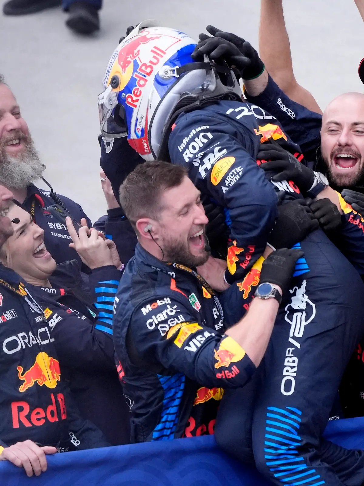 Max Verstappen jubelt über seinen Sieg beim Kanada GP.