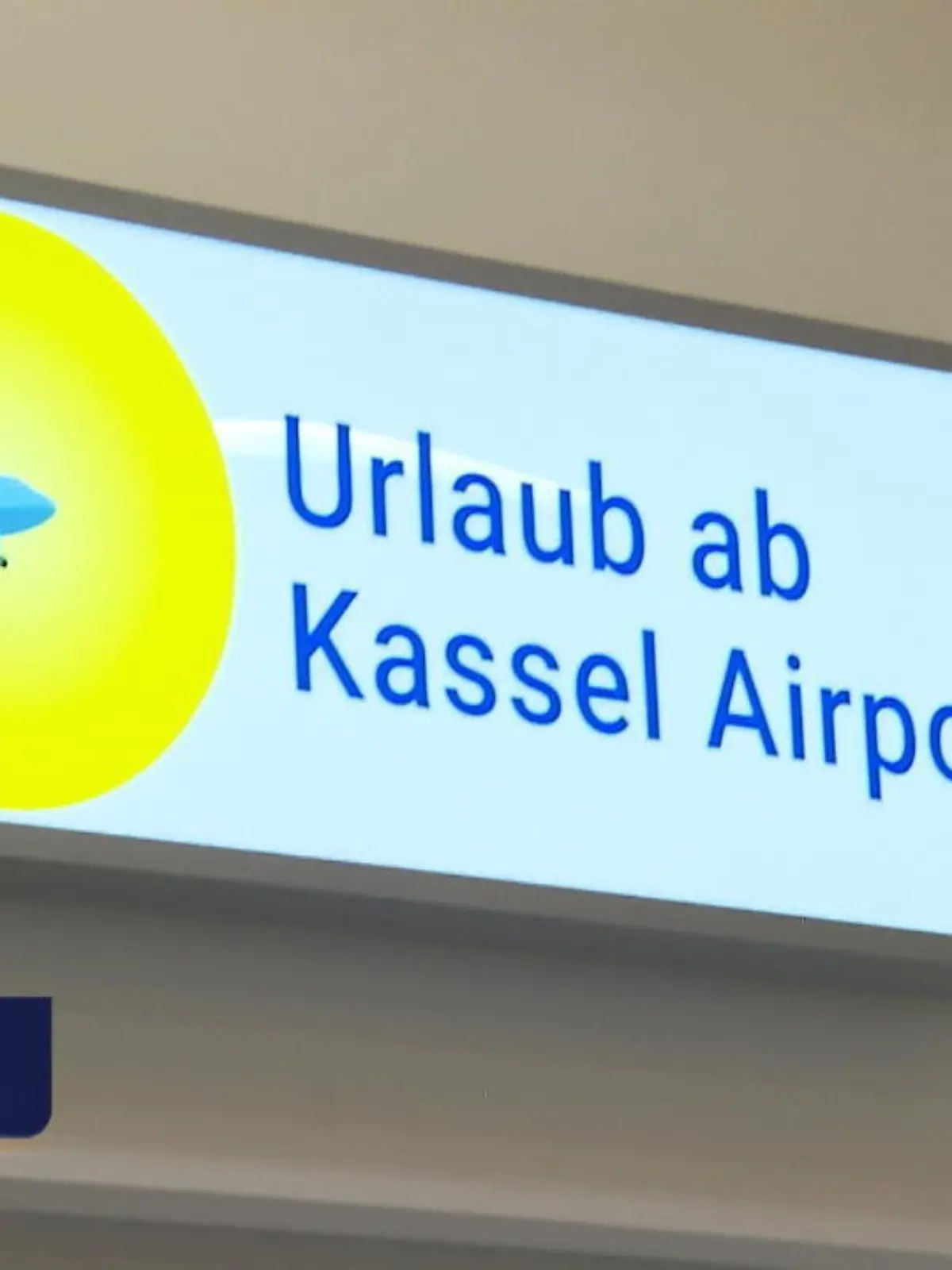 Der Bundesrat hat dem Neun-Euro-Ticket zugestimmt! Urlauber, die es nicht ganz so eilig haben, können dann für unter zehn Euro sogar bis nach Sylt kommen. Allerdings brauchen Billig-Urlauber starke Nerven: 11 – 12 Stunden ist man von Frankfurt aus unterwegs, um per Regionalverkehr zur begehrten Urlaubsinsel zu kommen. Wem das zu unbequem ist, der könnte auch den Flieger von Kassel-Calden nehmen. Hier gibt es nämlich neuerdings Flüge nach Sylt und Usedom.