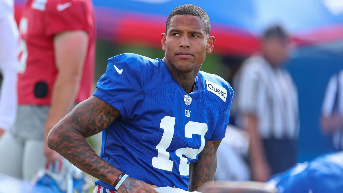 NFL, American Football Herren, USA New York Giants Training Camp Aug 1, 2023 East Rutherford, NJ, USA New York Giants tight end Darren Waller 12 stretches during training camp at the Quest Diagnostics Training Facility. East Rutherford NJ USA, EDITORIAL USE ONLY PUBLICATIONxINxGERxSUIxAUTxONLY Copyright: xVincentxCarchiettax 20230801_mcd_cb6_53
