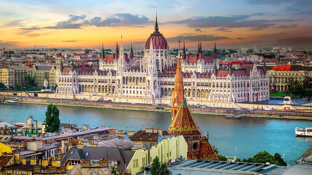 Bright sunset over famous landmarks in Budapest