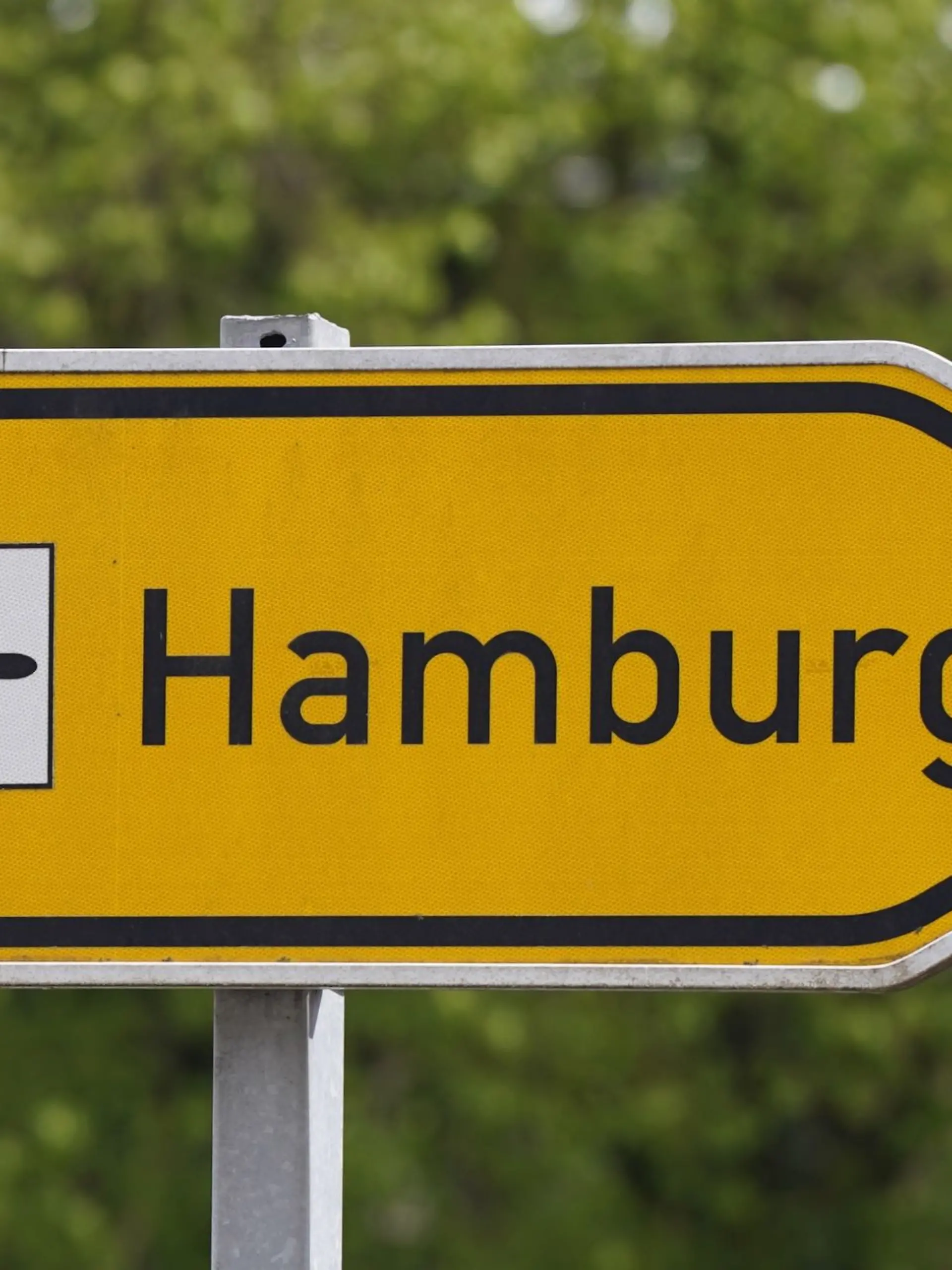 Bild zu: "Polizei schnappt Klimakleber am Hamburger Flughafen "