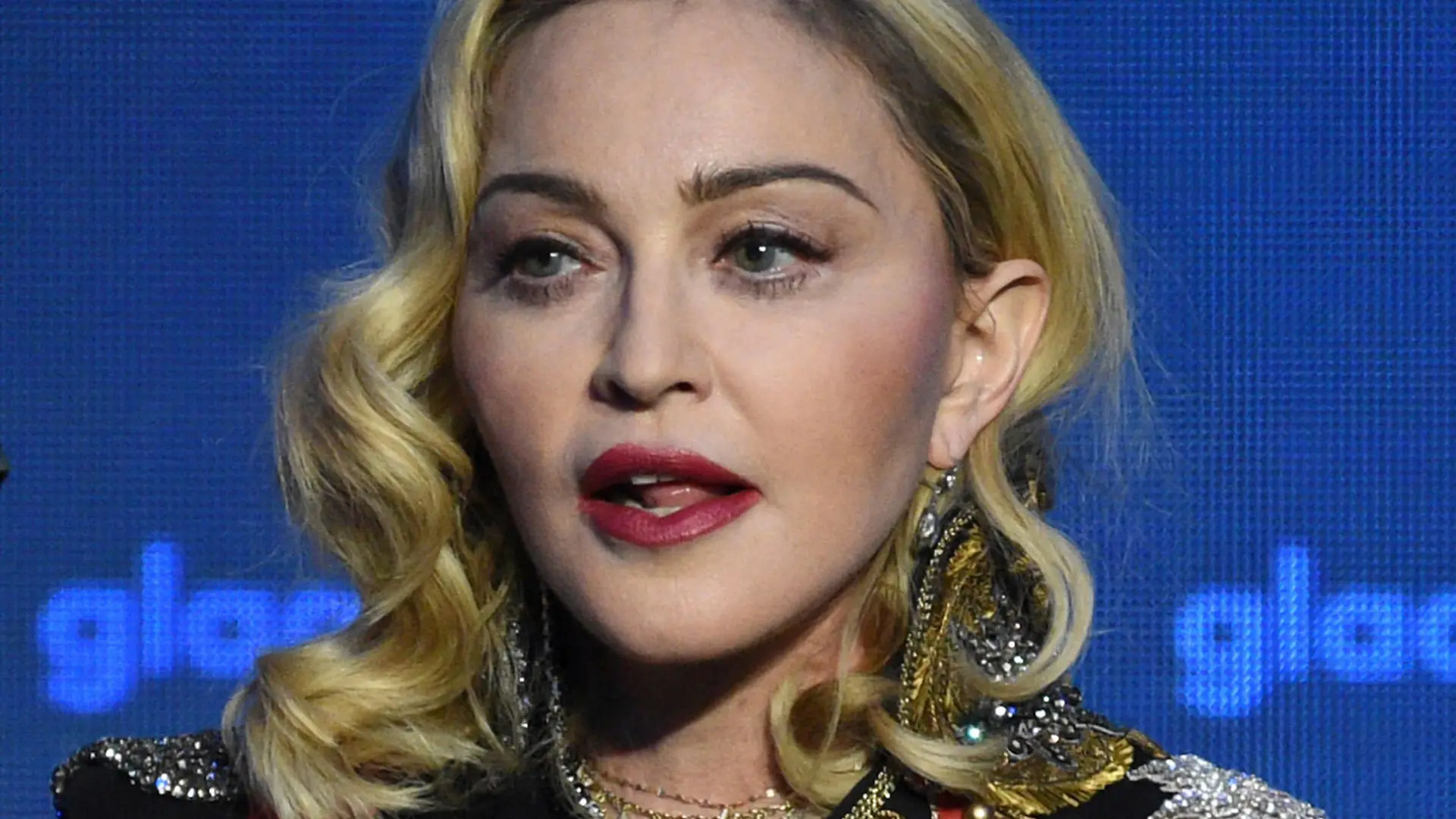 ARCHIV - 05.05.2019, USA, New York: Madonna, US-amerikanische Sängerin, nimmt den «Advocate for Change-Award» bei den 30. jährlichen GLAAD Media Awards entgegen. (zu dpa «Schwere Infektion» - Popstar Madonna verschiebt Welttournee») Foto: Evan Agostini/Invision/AP/dpa +++ dpa-Bildfunk +++