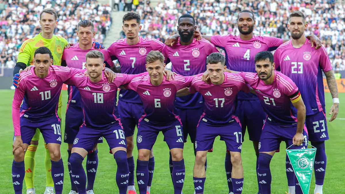 Testspiel: Deutschland - Griechenland am 07.06.2024 im Borussia Park in Mönchengladbach
Mannschaftsfoto Manuel Neuer (Deutschland 1), Kai Havertz (Deutschland 7), Antonio Rüdiger / Ruediger (Deutschland 2), Jonathan Tah (Deutschland 4), Robert Andrich (Deutschland 23), Jamal Musiala (Deutschland 10), Maximilian Mittelstädt / Mittelstaedt (Deutschland 18), Joshua Kimmich (Deutschland 6), Florian Wirtz (Deutschland 17), ?lkay Gündogan / Guendogan (Deutschland) 
Foto: osnapix
 / action press