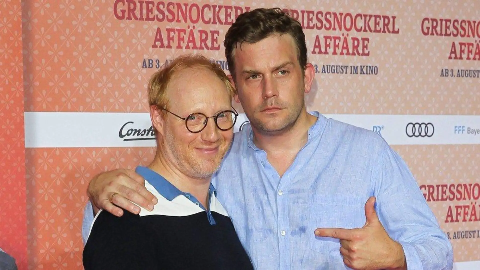 Sebastian Bezzel und Simon Schwarz: Fußball Ja, Fan-Outfit Nein
