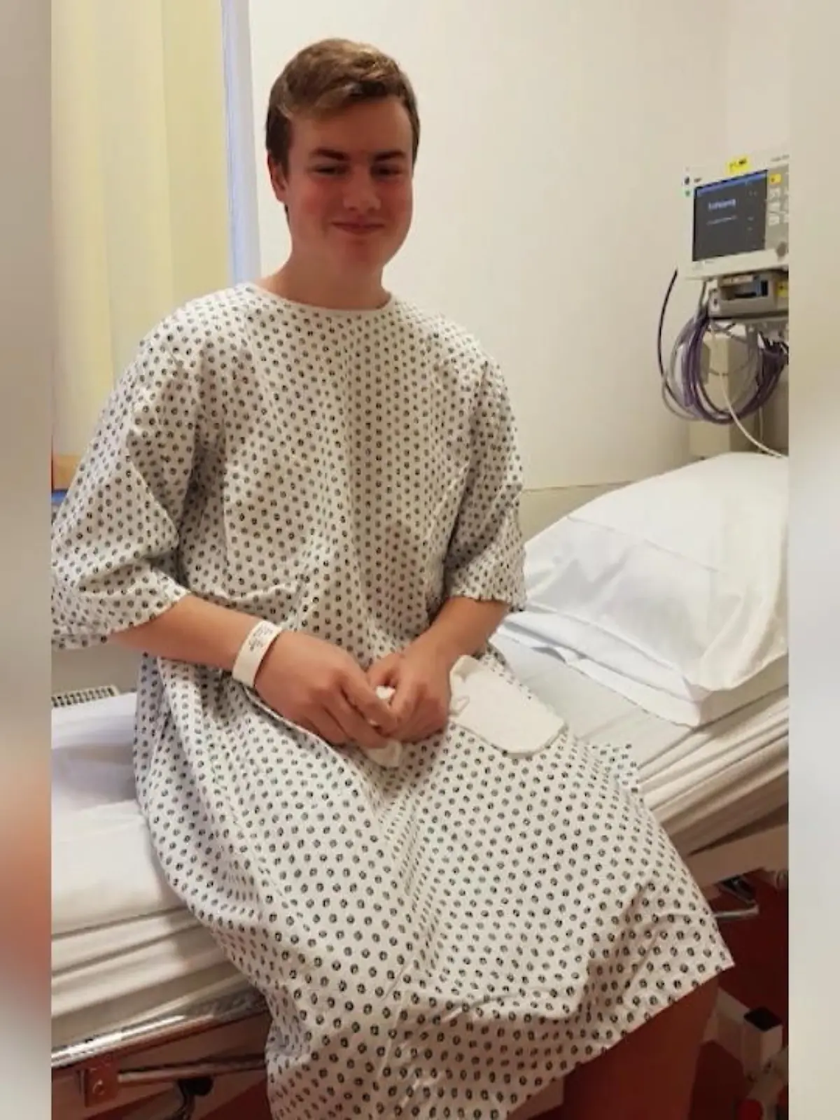 Kevin soll eigentlich nur Routine mäßig operiert werden. Doch er wacht nie wieder auf. Die Mutter des 14-Jährigen gibt der Klinik die Schuld.