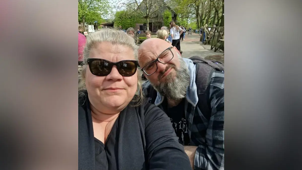 „Herzlich, ansteckende Lache. Für jeden ein offenes Ohr", beschreibt Jens seine verstorbene Frau.