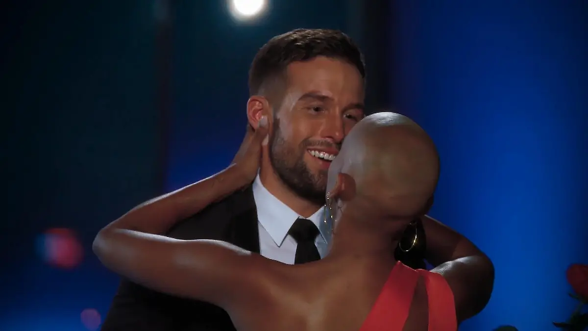 Jan bekam im Finale die letzte Rose und war überglücklich