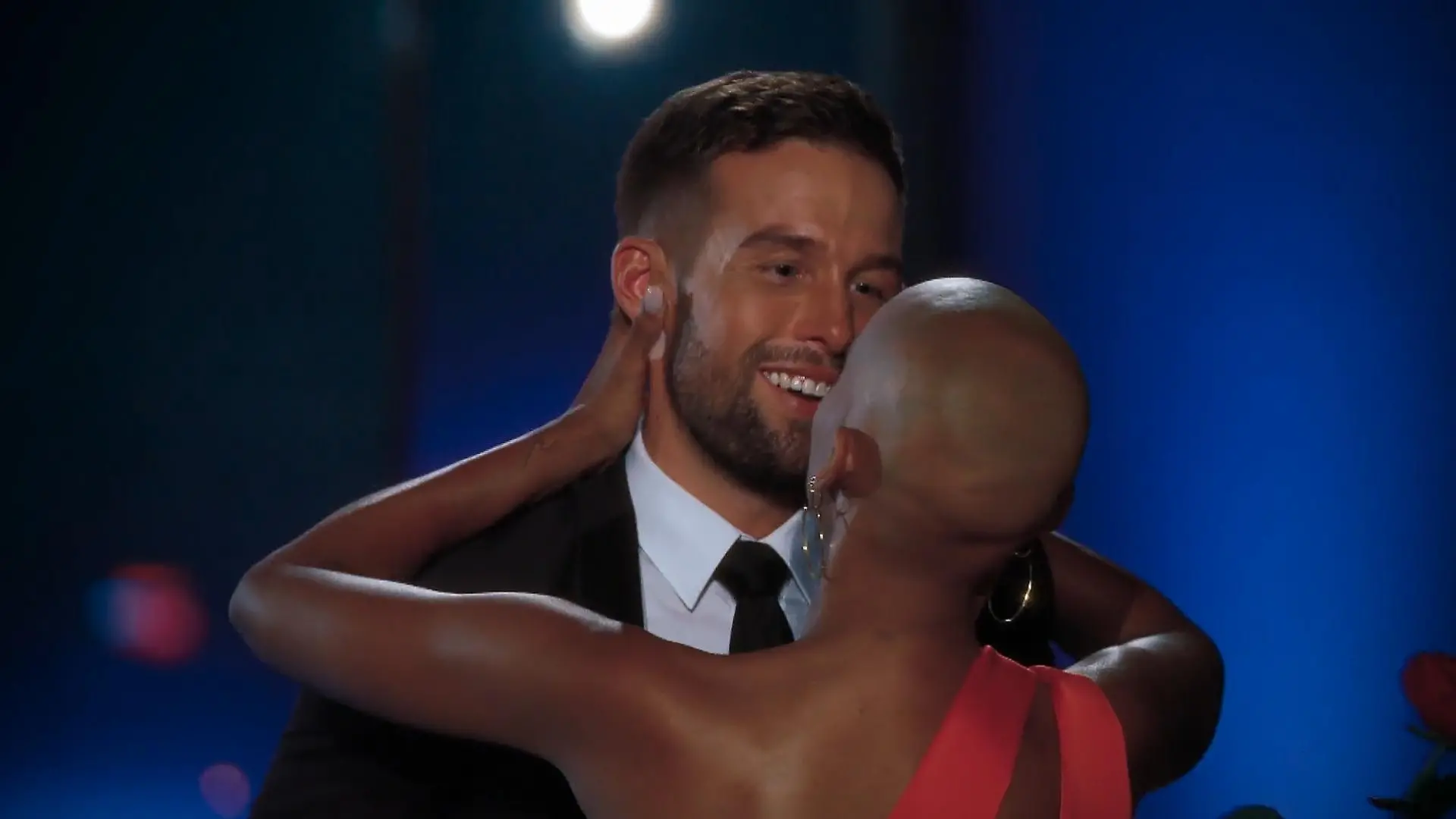 Jan bekam im Finale die letzte Rose und war überglücklich