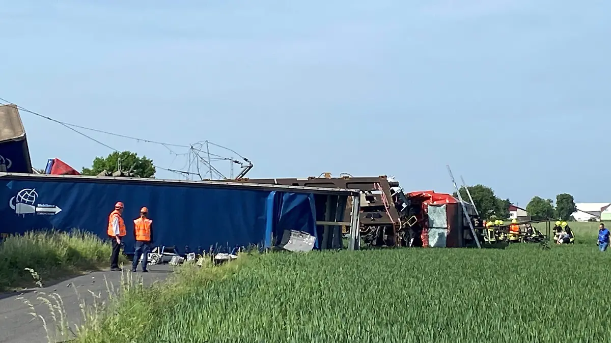 Warum die beiden Güterzüge ineinander gekracht sind, ist noch völlig unklar.