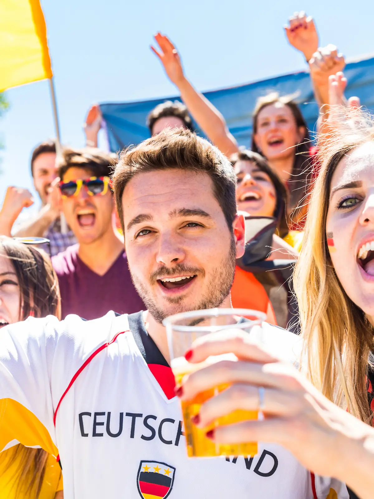 Deutsche Fußballfans feiern.