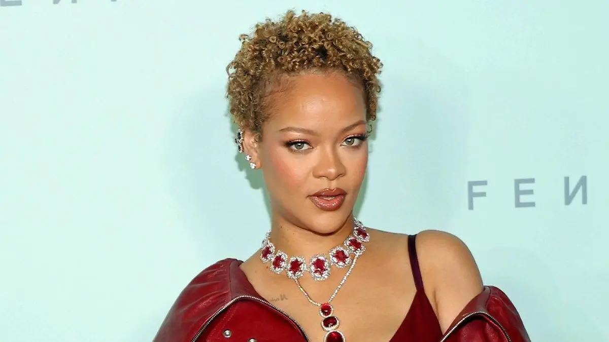 Überraschung! Rihanna trägt wieder natürliche Locken