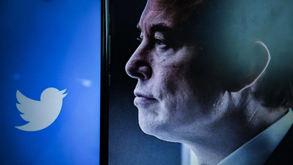  April 25, 2022, Clermont Ferrand, Auvergne Rhone Alpes, France: ELON MUSK wants to buy Twitter. The social media said it would agree with MUSK S proposition. Clermont Ferrand France - ZUMAf173 20220425_zip_f173_010 Copyright: xAdrienxFillonx