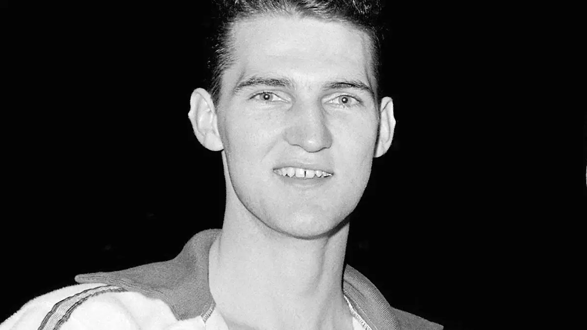 Jerry West posiert im März 1960 am New Yorker Madison Square Garden. Jetzt starb der Ausnahme-Basketball-Spieler mit 86 Jahren.