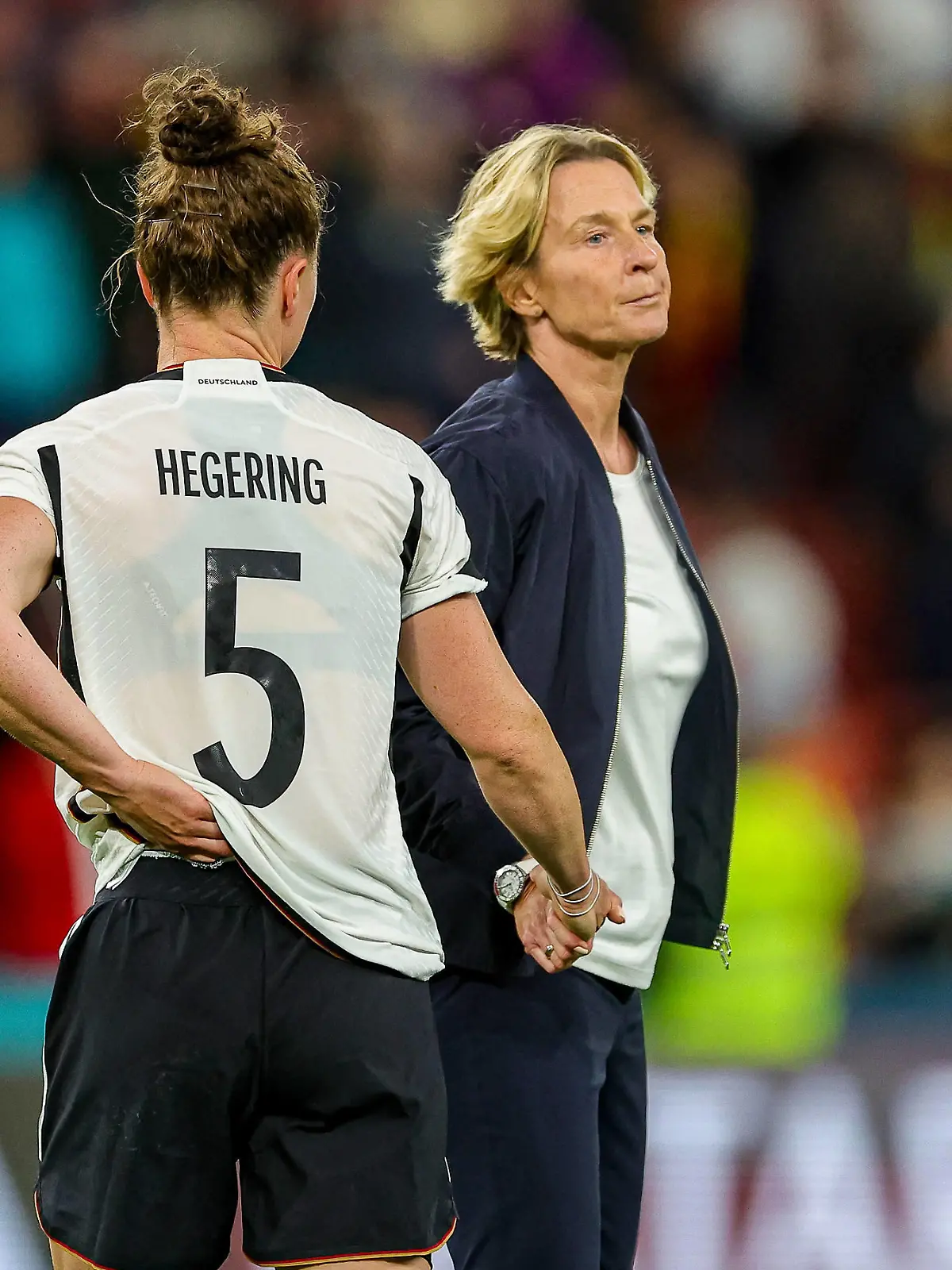 FIFA Fußball Frauen WM 2023, Südkorea - Deutschland Korean Republic Women v Germany Women 2023 FIFA Womens World Cup 03/08/2023. Martina Voss-Tecklenburg Manager of Germany holds hands with Marina Hegering 5 of Germany during the 2023 FIFA Womens World Cup match between Korean Republic Women and Germany Women at Brisbane Stadium, Brisbane, Australia on 3 August 2023. Editorial use only , Copyright: xNigelxKeenex PSI-17656-0057