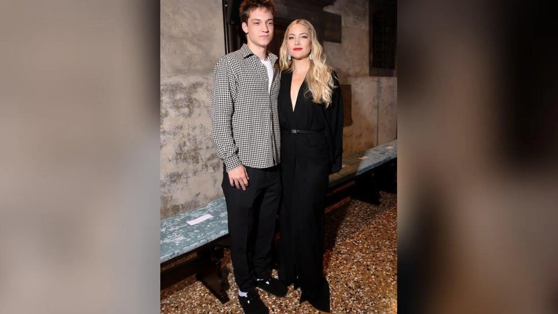 Kate Hudson nimmt Sohn in Pantoffeln mit zur Fashionshow