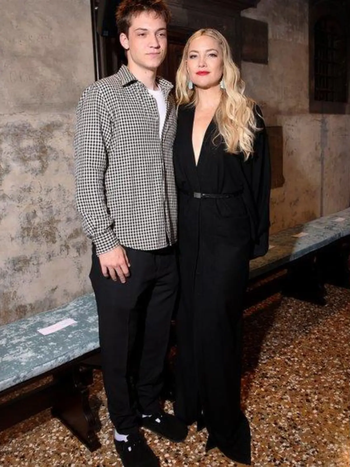 Kate Hudson nimmt Sohn in Pantoffeln mit zur Fashionshow