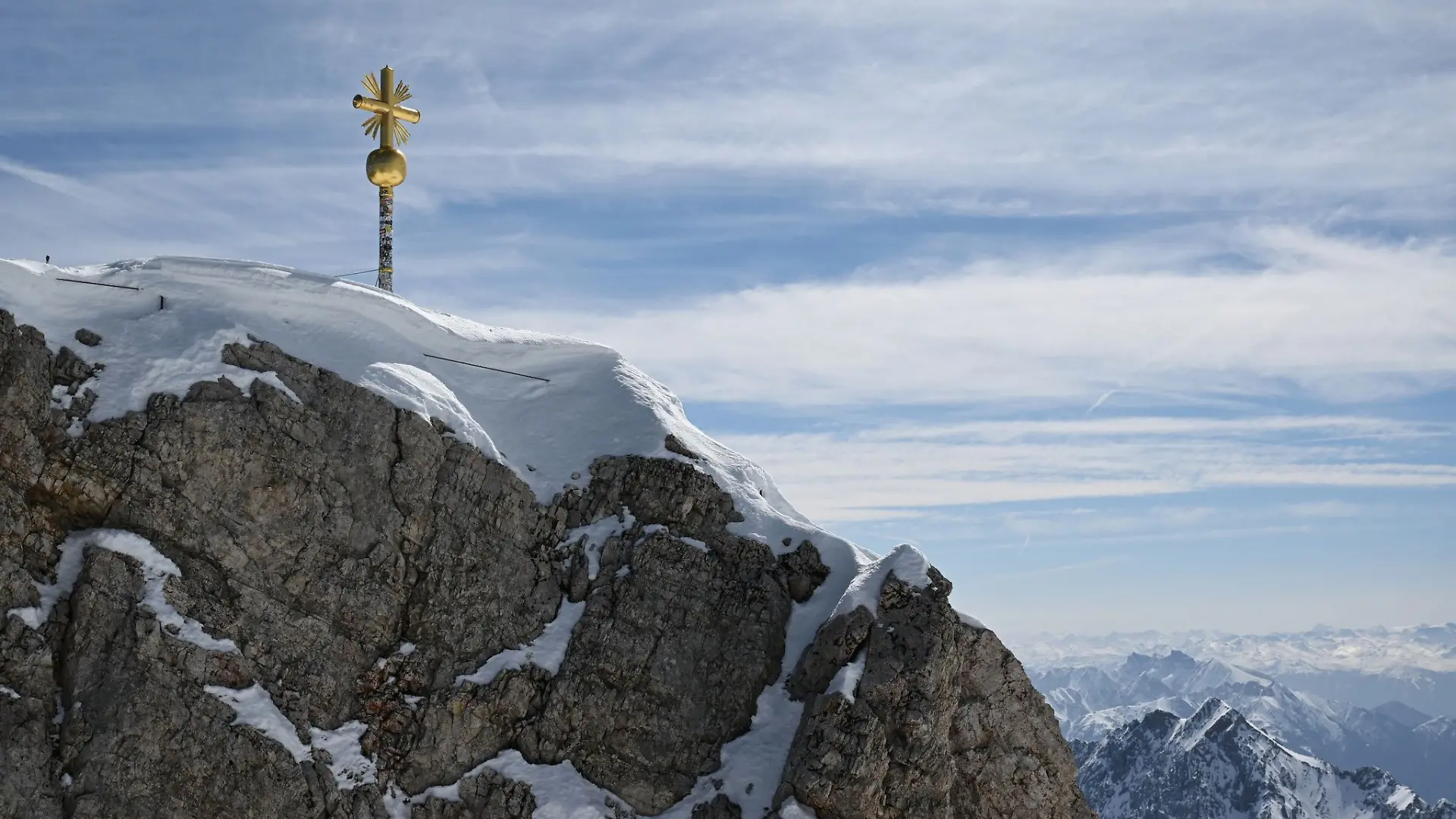 Das Gipfelkreuz der Zugspitze.