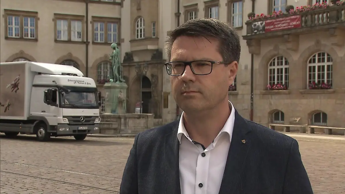 Döbelns Oberbürgermeister Sven Liebhauser im Gespräch mit RTL