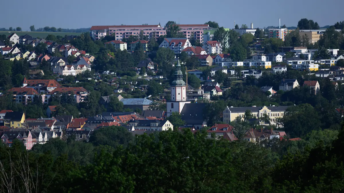12.06.2024, Sachsen, Döbeln: Blick auf die Große Kreisstadt im sächsischen Landkreis Mittelsachsen. Bei der Suche nach der vermissten neunjährigen Valeriia hat die Polizei im sächsischen Döbeln eine Leiche gefunden. Die Polizei teilte mit, es werde geprüft, ob es sich dabei um das seit dem 3. Juni vermisste Mädchen handle. Foto: Robert Michael/dpa +++ dpa-Bildfunk +++