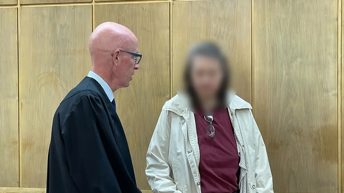 Die 50-Jährige steht wegen Mordes an ihrer Mutter vor Gericht.