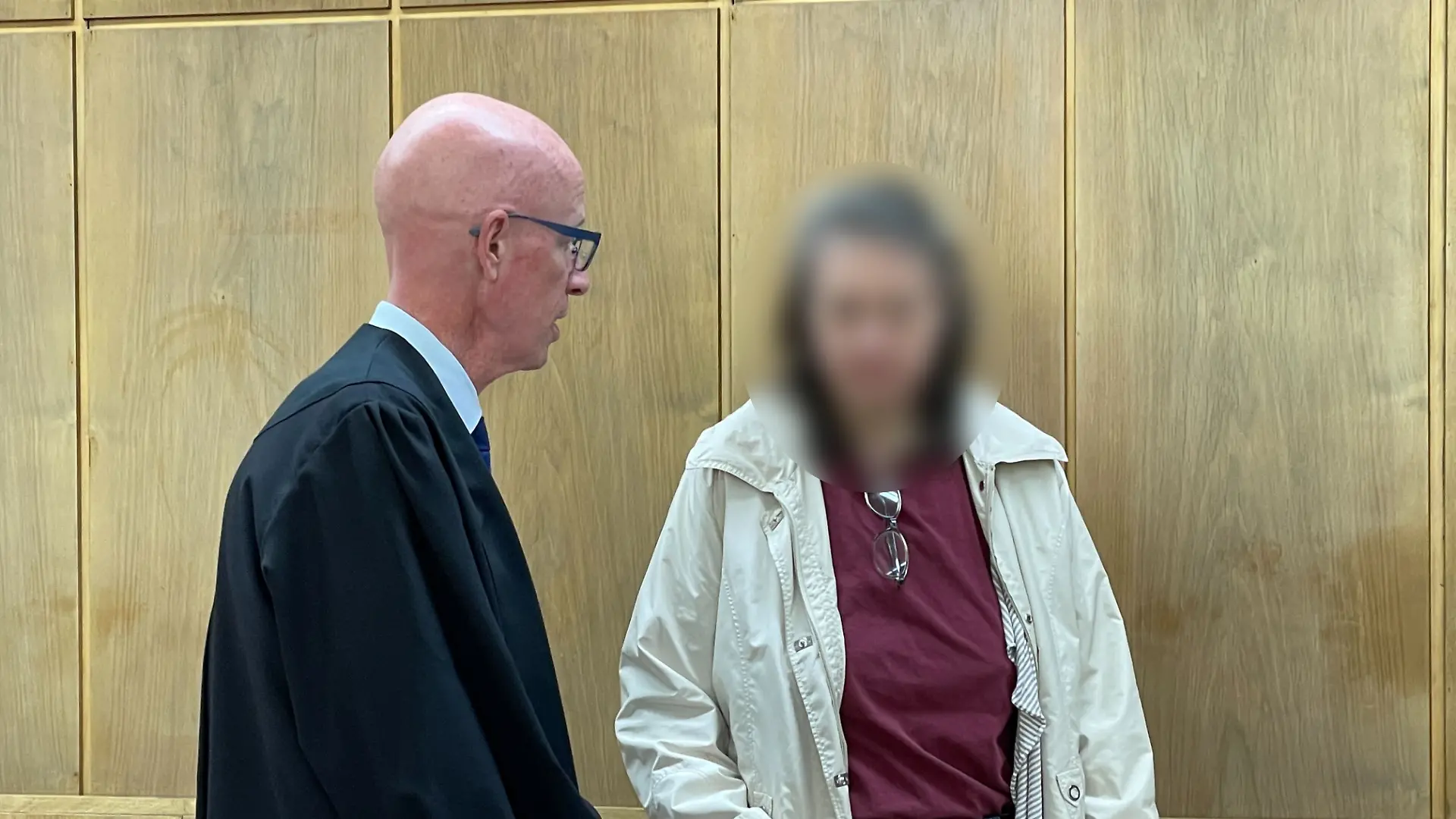 Die 50-Jährige steht wegen Mordes an ihrer Mutter vor Gericht.