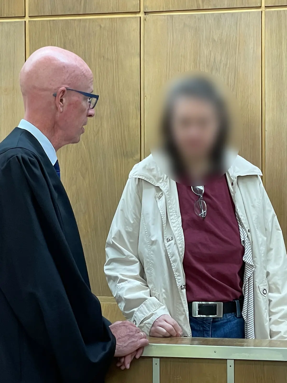 Die 50-Jährige steht wegen Mordes an ihrer Mutter vor Gericht.