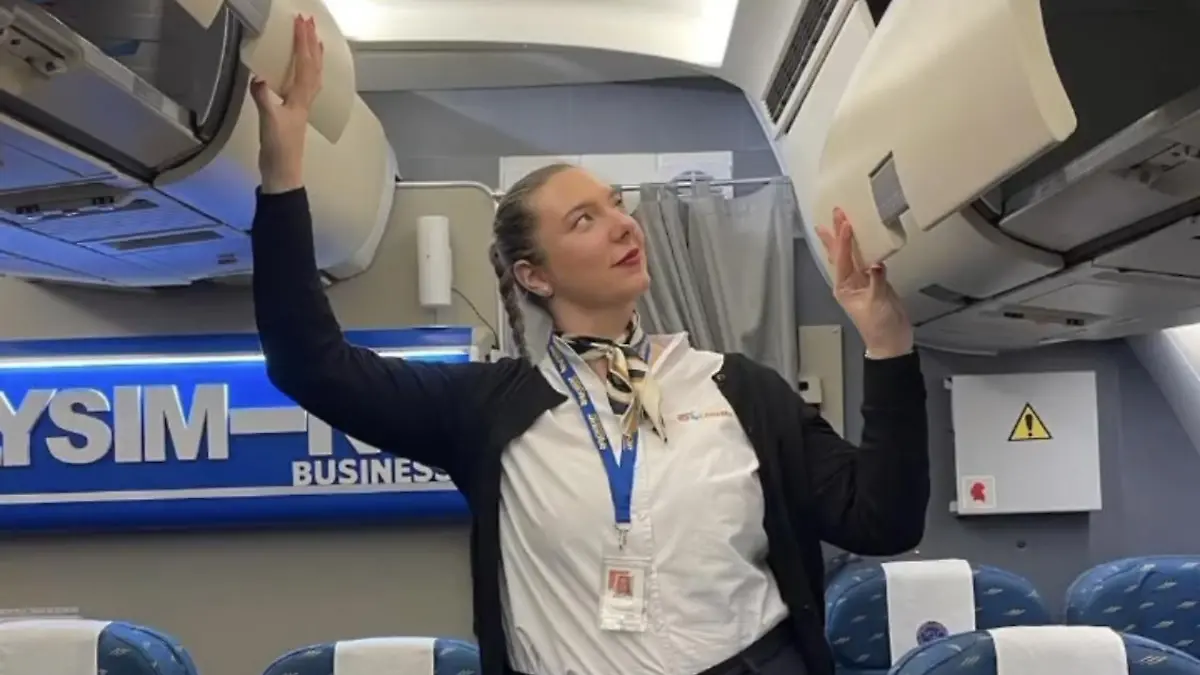 Joelina Karabas hat eine Stewardess-Ausbildung absolviert