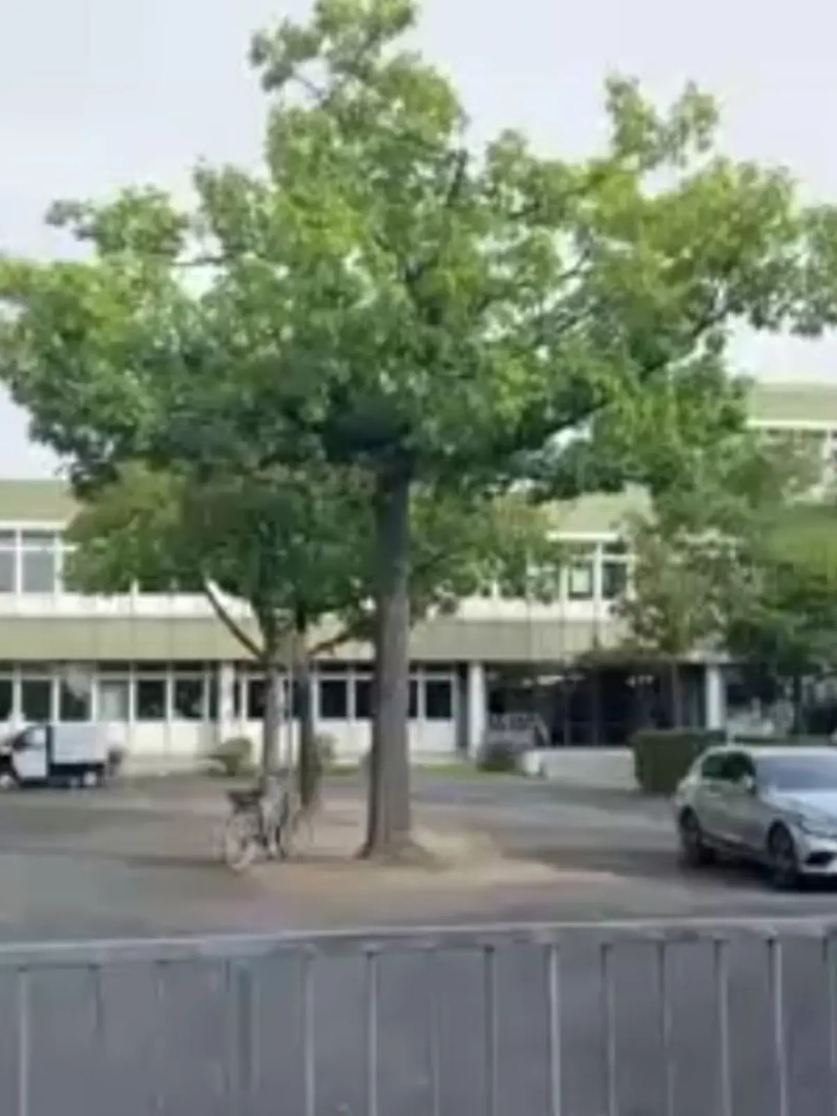 An der Offenen Schule in Waldau gab es einen Polizeieinsatz, weil vermutliche Reizgas versprüht wurde,