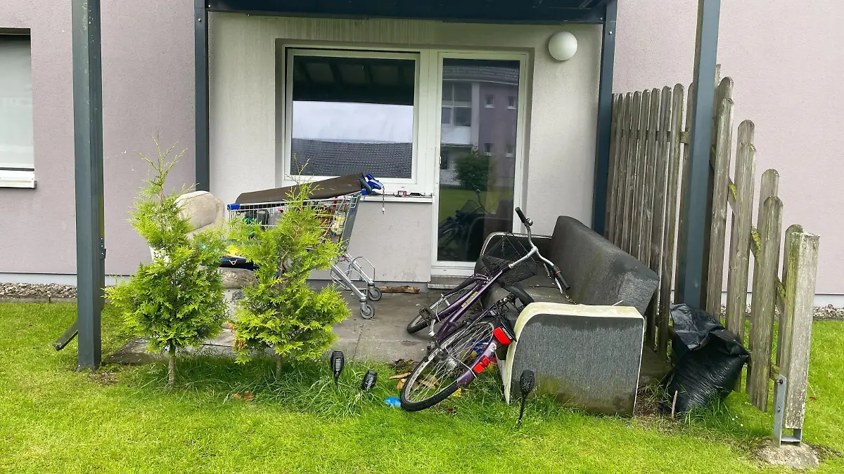 Auf dieser Terrasse habe sich der mutmaßliche Täter häufig aufgehalten, erzählen Nachbarn RTL