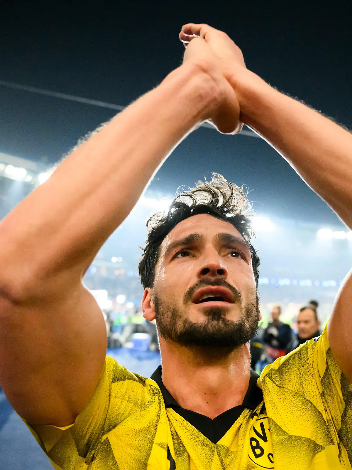 ARCHIV - 07.05.2024, Frankreich, Paris: Fu§ball: Champions League, Paris Saint-Germain - Borussia Dortmund K.o.-Runde, Halbfinale, Rückspiele. Dortmunds Mats Hummels jubelt nach dem Sieg. Hummels verlässt den BVB. (zu dpa: «Mats Hummels verlässt Borussia Dortmund») Foto: Robert Michael/dpa +++ dpa-Bildfunk +++