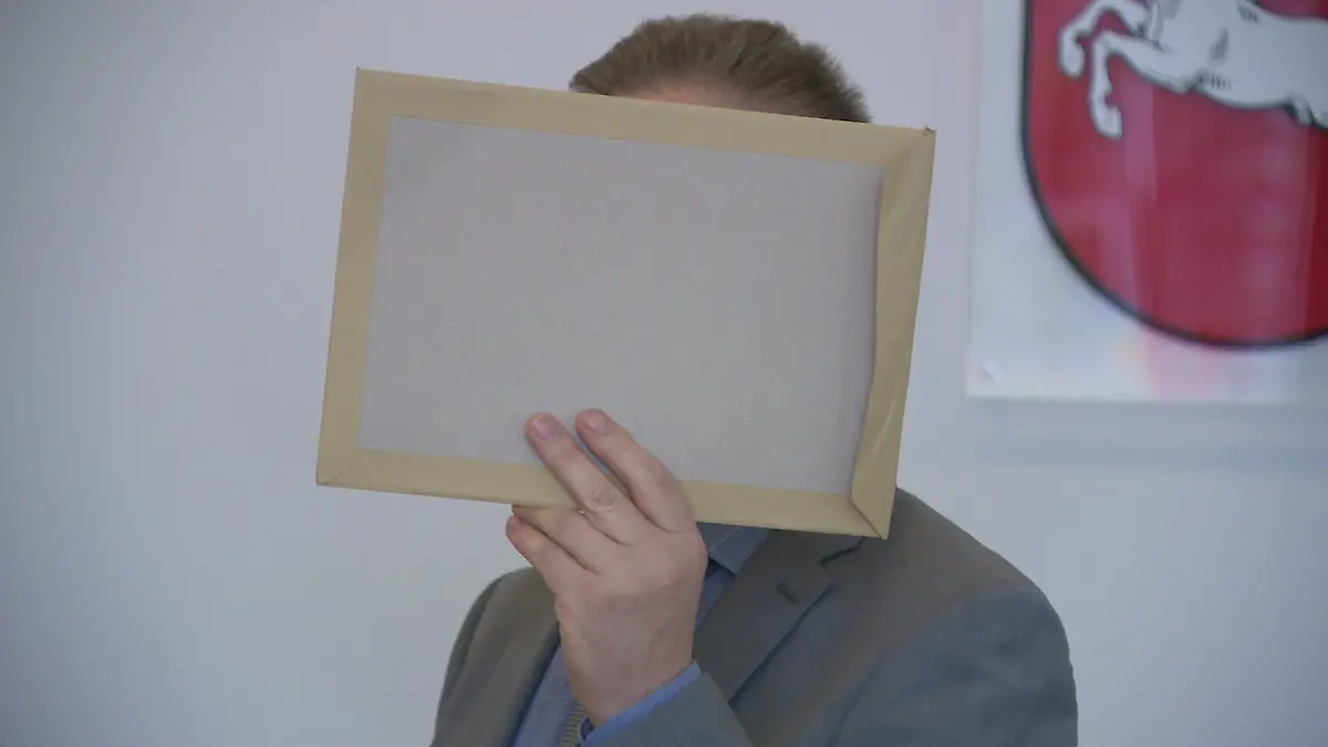 Rudolf E. arbeitet aktuell weiterhin als Arzt.