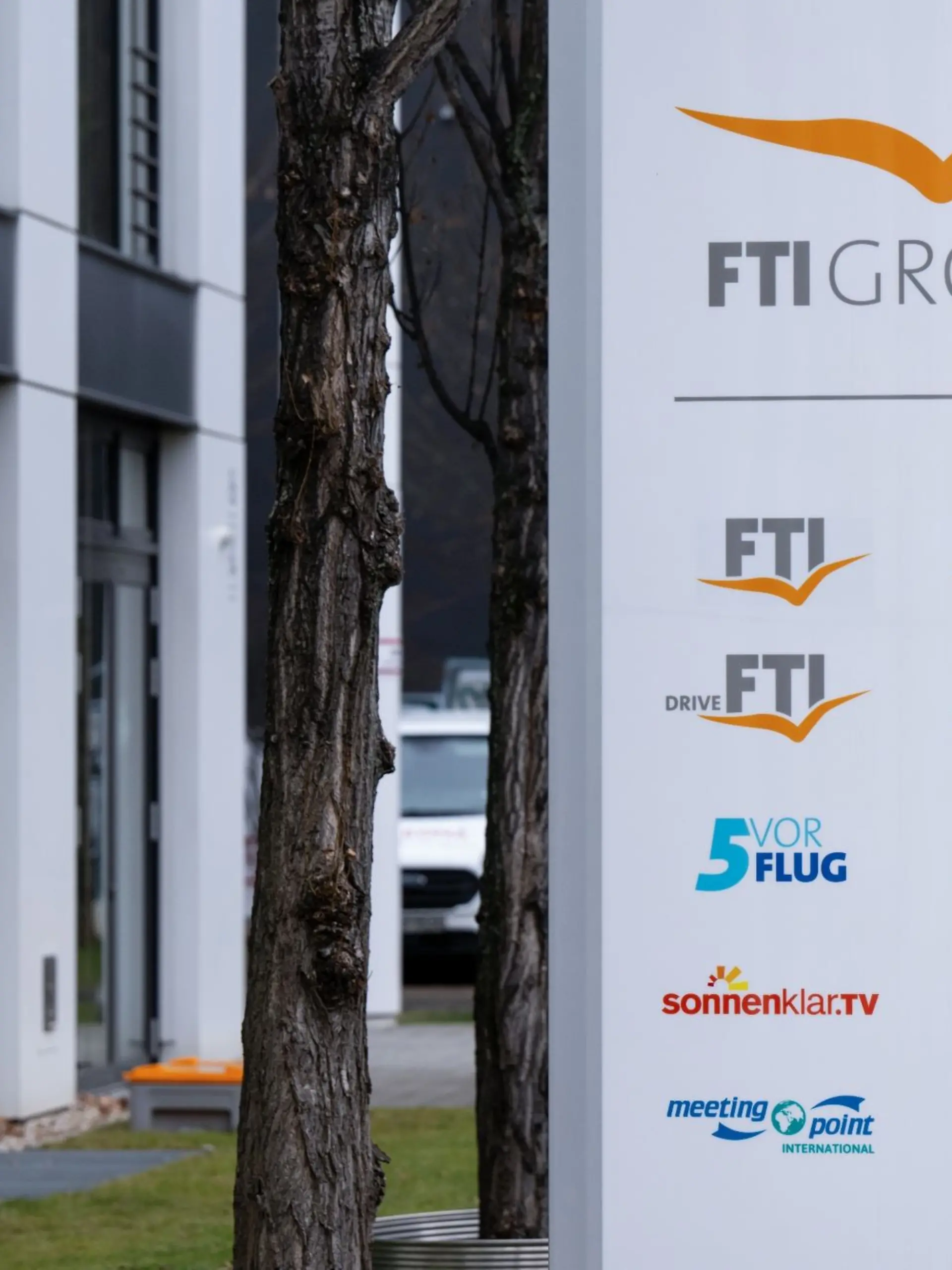Bild zu: "FTI storniert alle Reisen"