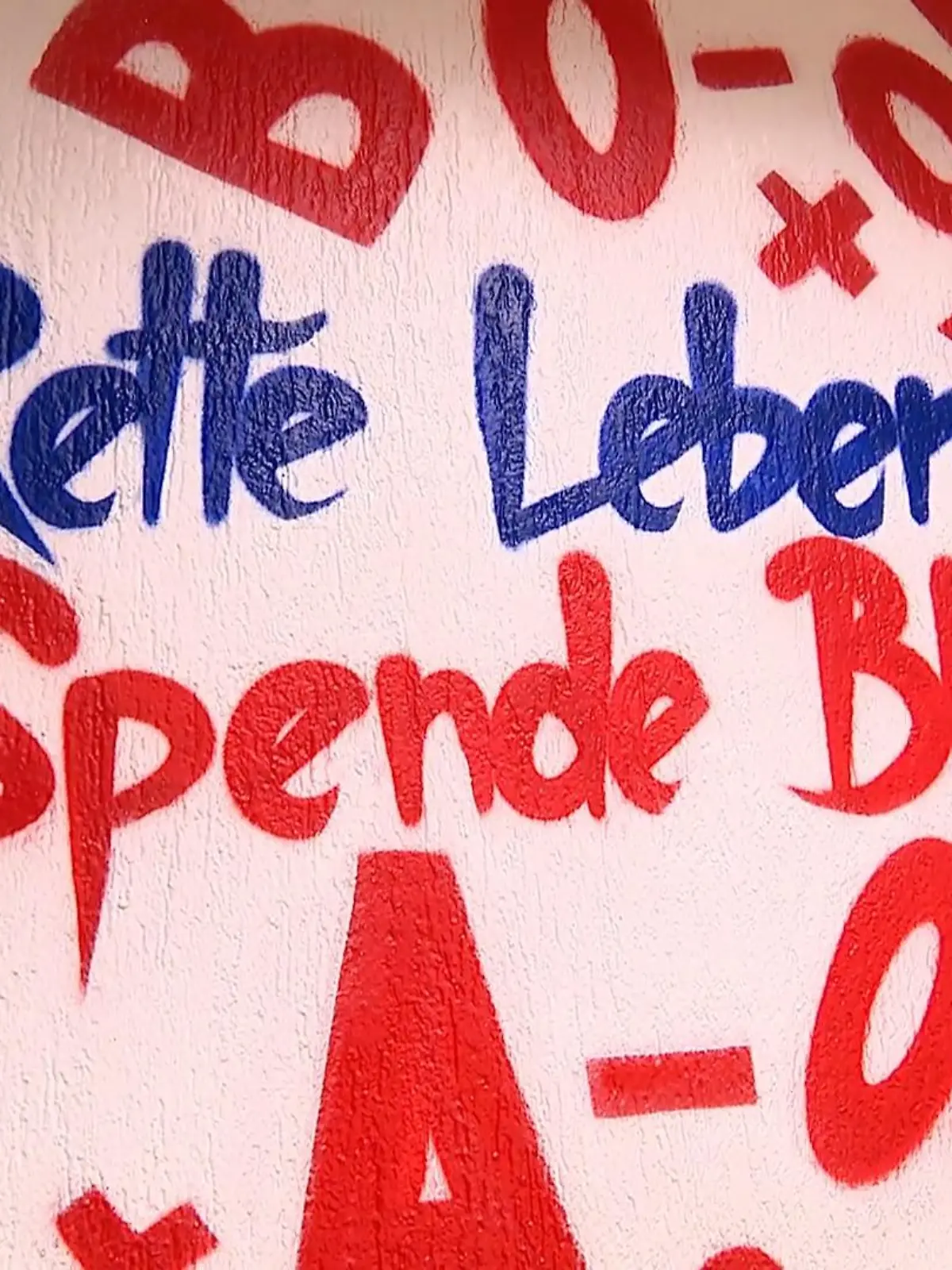 Bild zu: "Blutbanken droht Pleite"