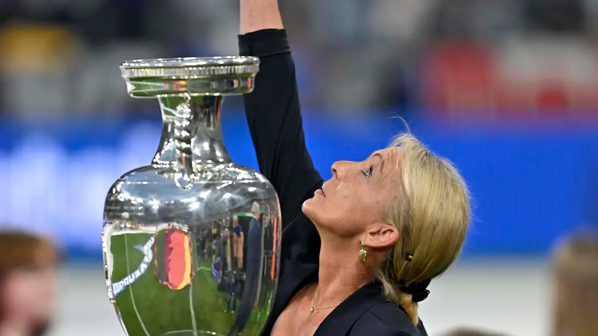 Emotional aufgewühlt gedenkt Heidi Beckenbauer an ihren verstorbenen Kaiser