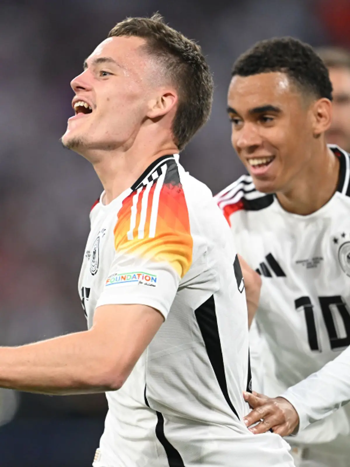Bild zu: "Traumstart in die EM – so knutscht ihr euch komplett in unsere Herzen"