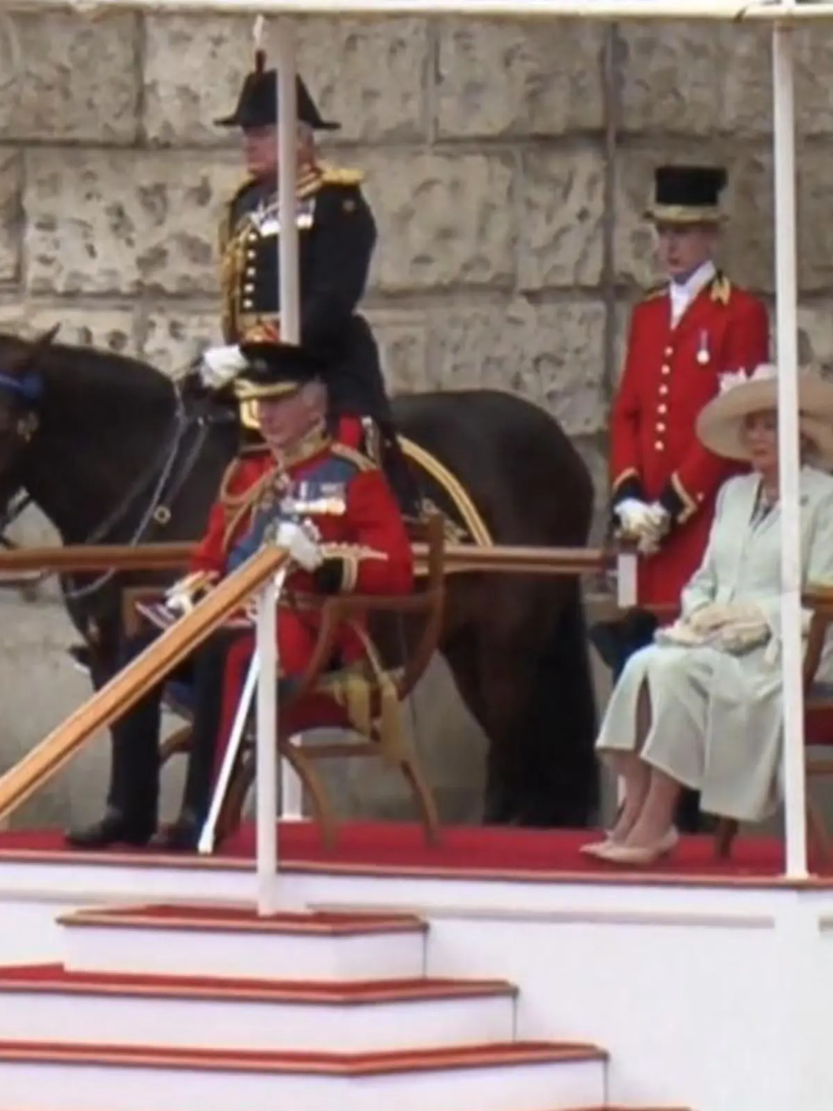 Bild zu: "Warum König Charles dieses Jahr NICHT auf dem Pferd sitzt"