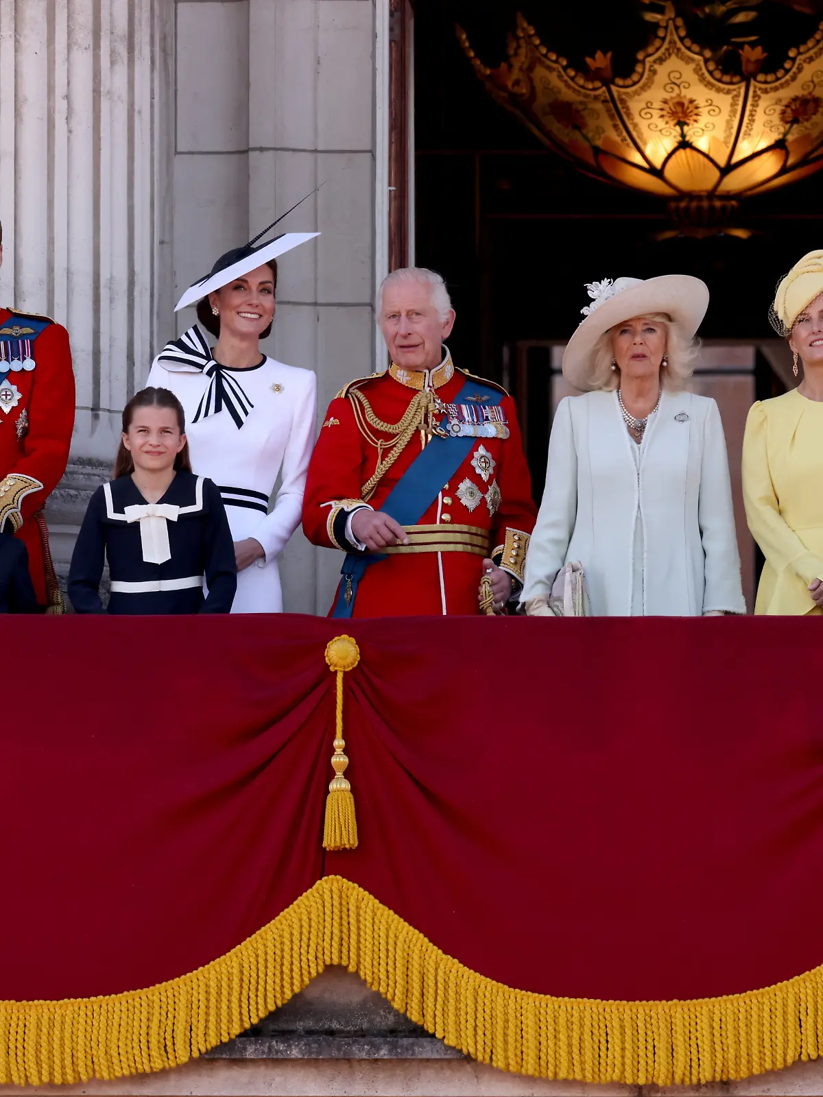 Der Höhepunkt der alljährlichen „Trooping the Colour”-Parade: Der Auftritt der britischen Royals auf dem Balkon des Buckingham Palace.