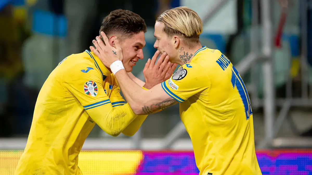 March 26, 2024, Wroclaw, Poland: Georgiy Sudakov of Ukraine and Mykhailo Mudryk of Ukraine celebrates after scoring during the UEFA EURO, EM, Europameisterschaft,Fussball 2024 Qualifiers play off final match between Ukraine and Iceland at the Tarczynski Arena in Wroclaw. Wroclaw Poland - ZUMAs227 20240326_zip_s227_015 Copyright: xMateuszxSlodkowskix